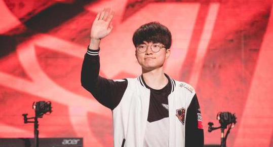 出足球比赛 出足球比赛