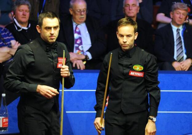 背后有着许 背后有着许